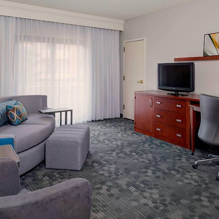 Sonesta Select Kansas City Airport Tiffany Springs Hotel Екстериор снимка