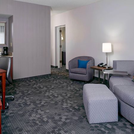 Sonesta Select Kansas City Airport Tiffany Springs Hotel Екстериор снимка